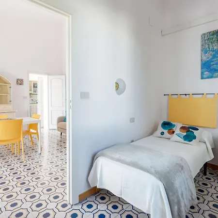 Li Ro Fe Lia Villa *
